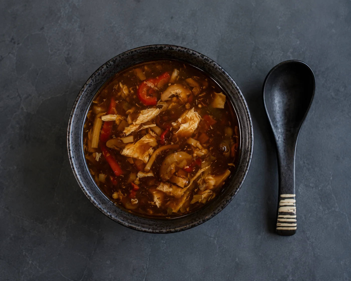 Traditionelle scharf-saure Peking-Suppe